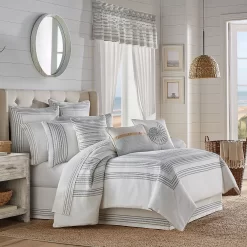 Five Queens Court William Comforter Set