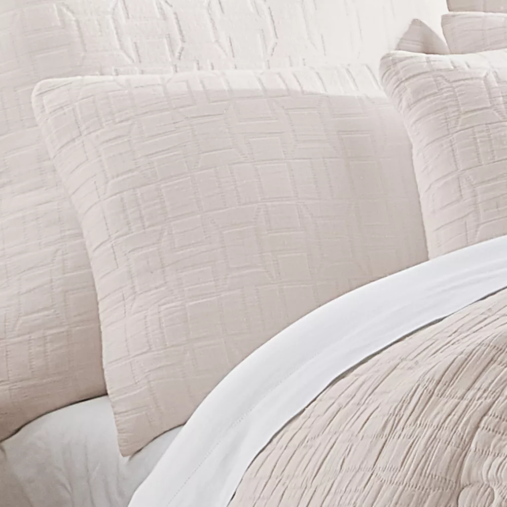 Five Queens Court Sheldon Quilt Set With Shams 4 Five Queens Court Sheldon Quilt Set With Shams - Image 2