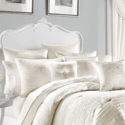 Mackay Comforter Set, White, Queen -Five Queens Court Shop 52f1919b098b707e 7232 w800 h800 b0 p0