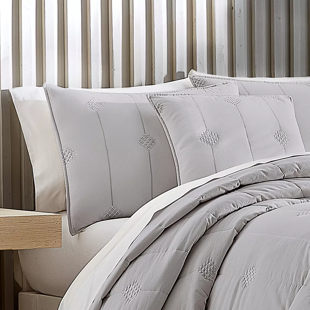 Five Queens Court Andy Quilt Set With Shams 4 Five Queens Court Andy Quilt Set With Shams - Image 2