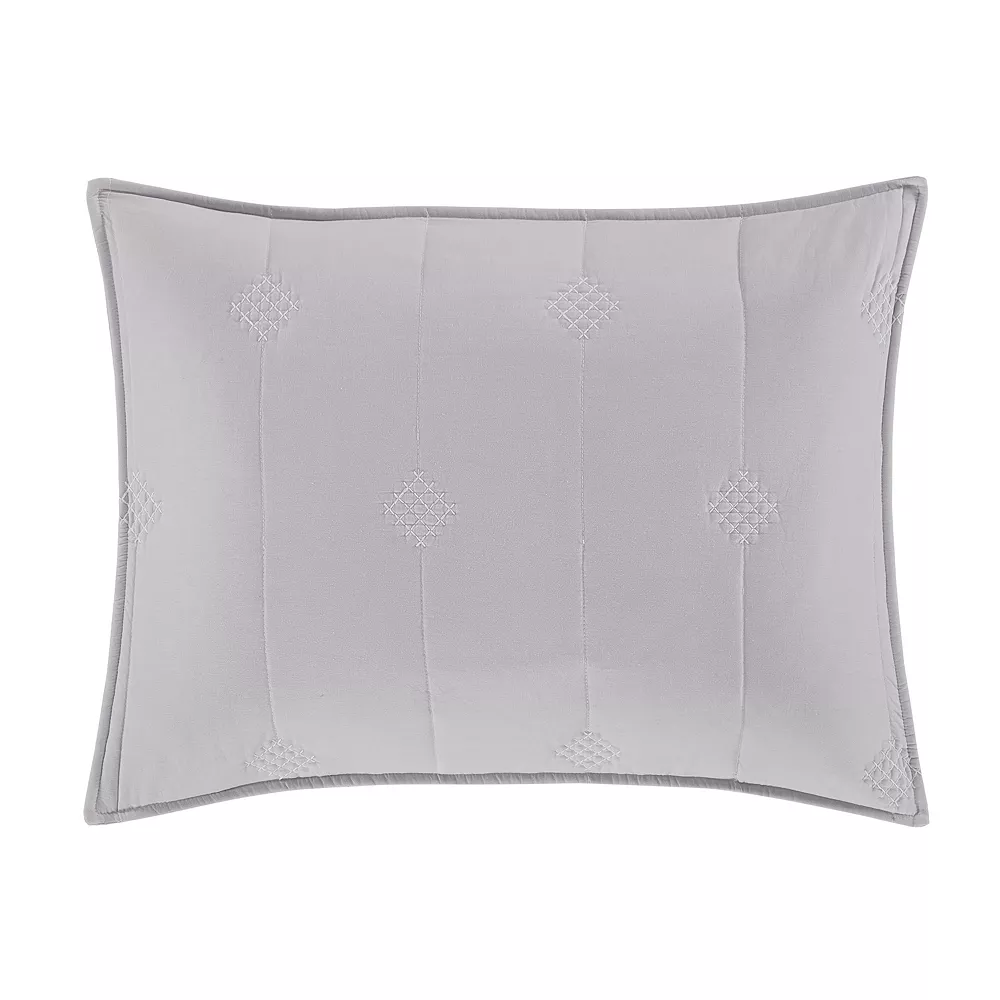 Five Queens Court Andy Quilt Set With Shams 5 Five Queens Court Andy Quilt Set With Shams - Image 3